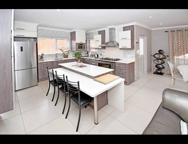 6 BEDROOM HOUSE FOR SALE IN CROWN NORTH